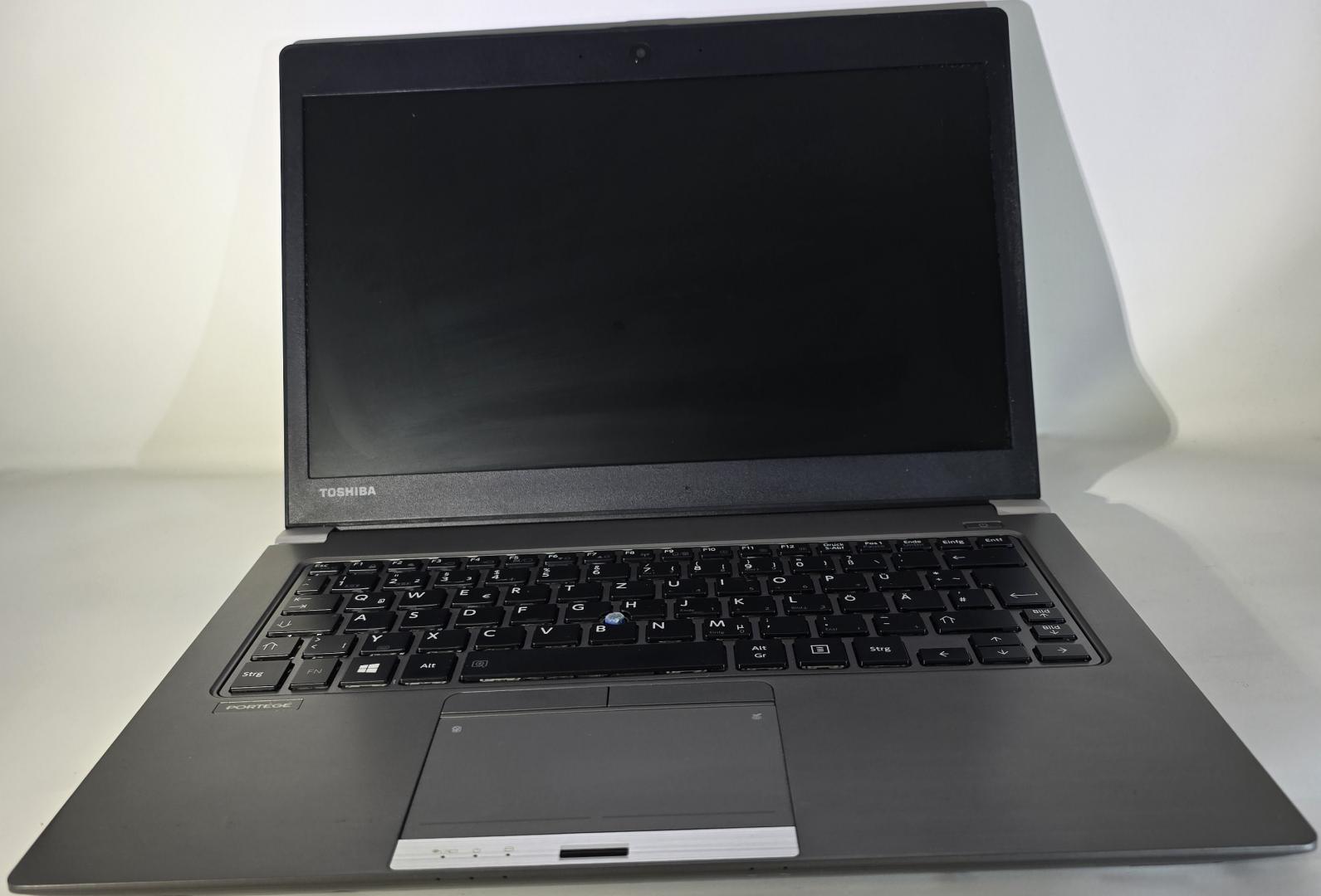 Toshiba Portege Z30-A-16L i5-4300U 4GB RAM 256GB SSD 13*Zoll HDMI Win10 Pro Gebraucht, guter Zustand