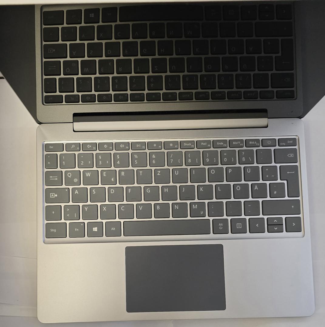 Microsoft Surface Laptop Go 10th Gen Intel Core i5 128GB, 8GB RAM Platinum Gebraucht !!!
